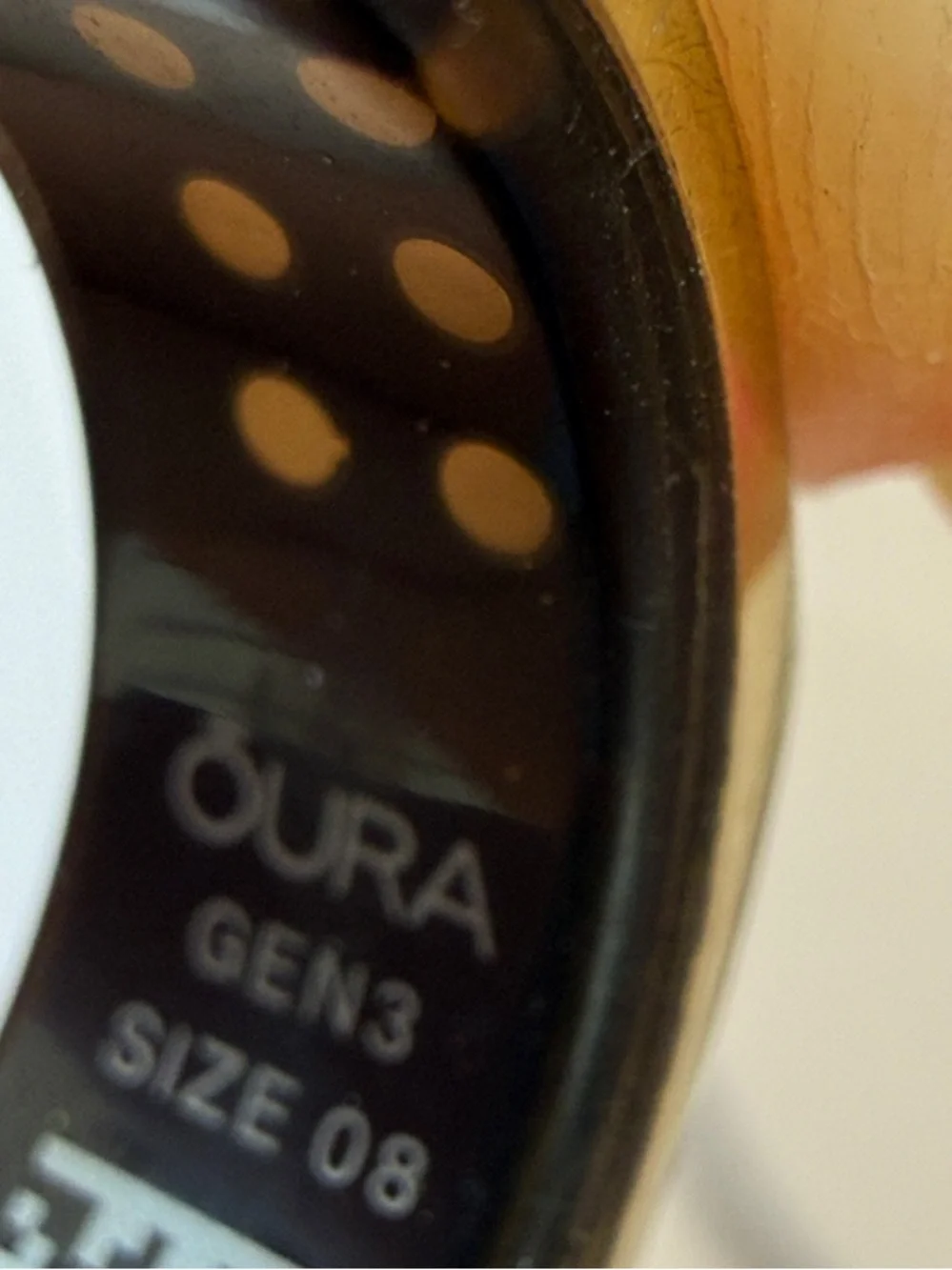 OURA RING GEN3 SIZE 8 & CHARGER - Picture 3 of 4